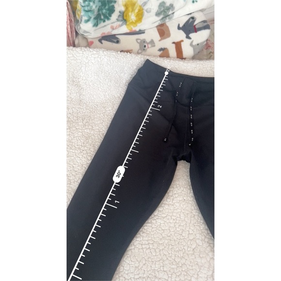 NIKE AIR Dri-fit leggings with drawstring waist, Size large. - Picture 3 of 3